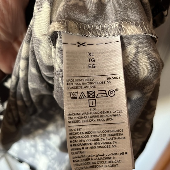 Old Navy Printed Luxe Tank Top - Picture 5 of 5